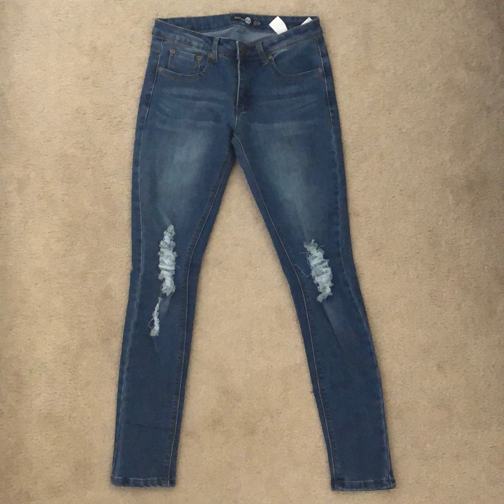 Distressed skinny jeans
